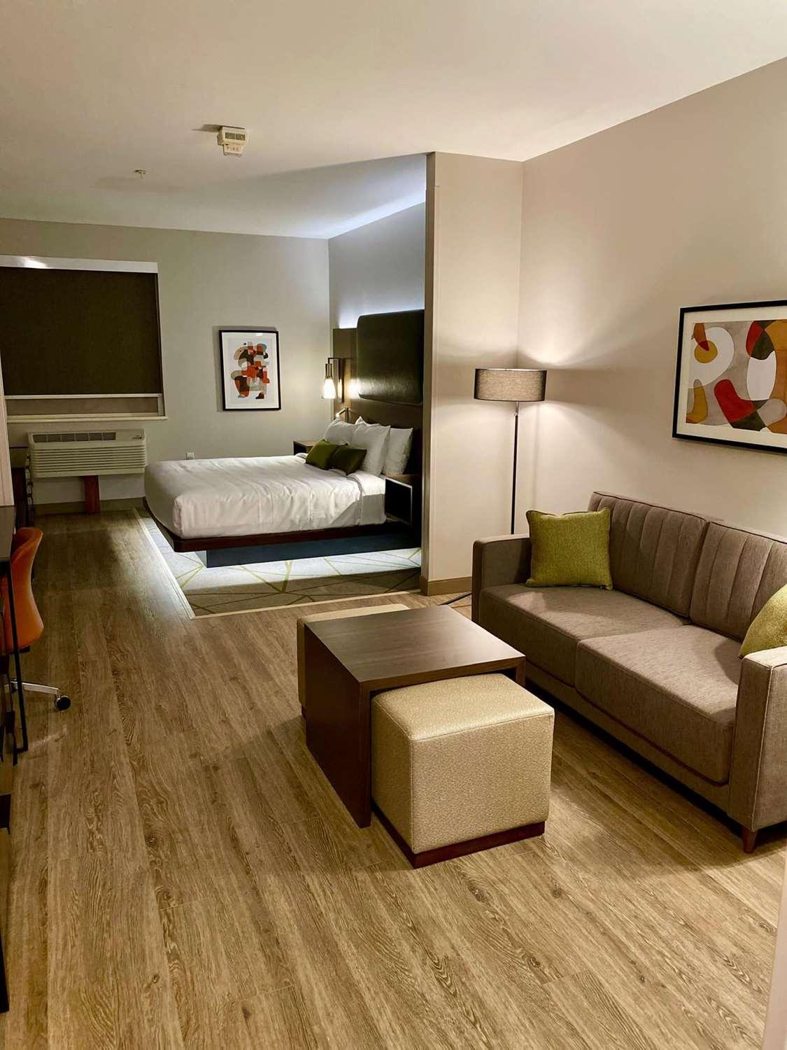 בראונווד Best Western Plus Riata מראה חיצוני תמונה