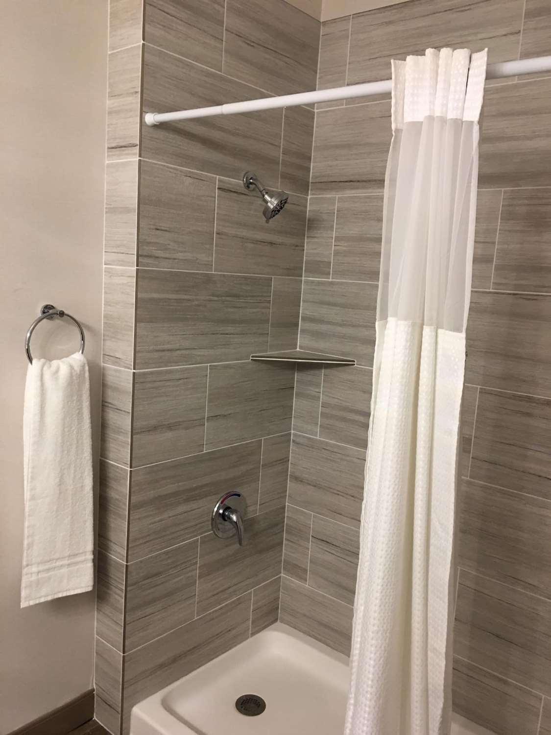 בראונווד Best Western Plus Riata מראה חיצוני תמונה