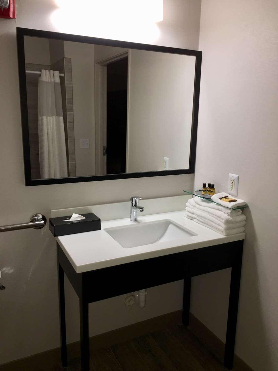 בראונווד Best Western Plus Riata מראה חיצוני תמונה