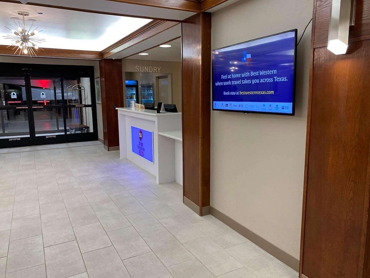 בראונווד Best Western Plus Riata מראה חיצוני תמונה