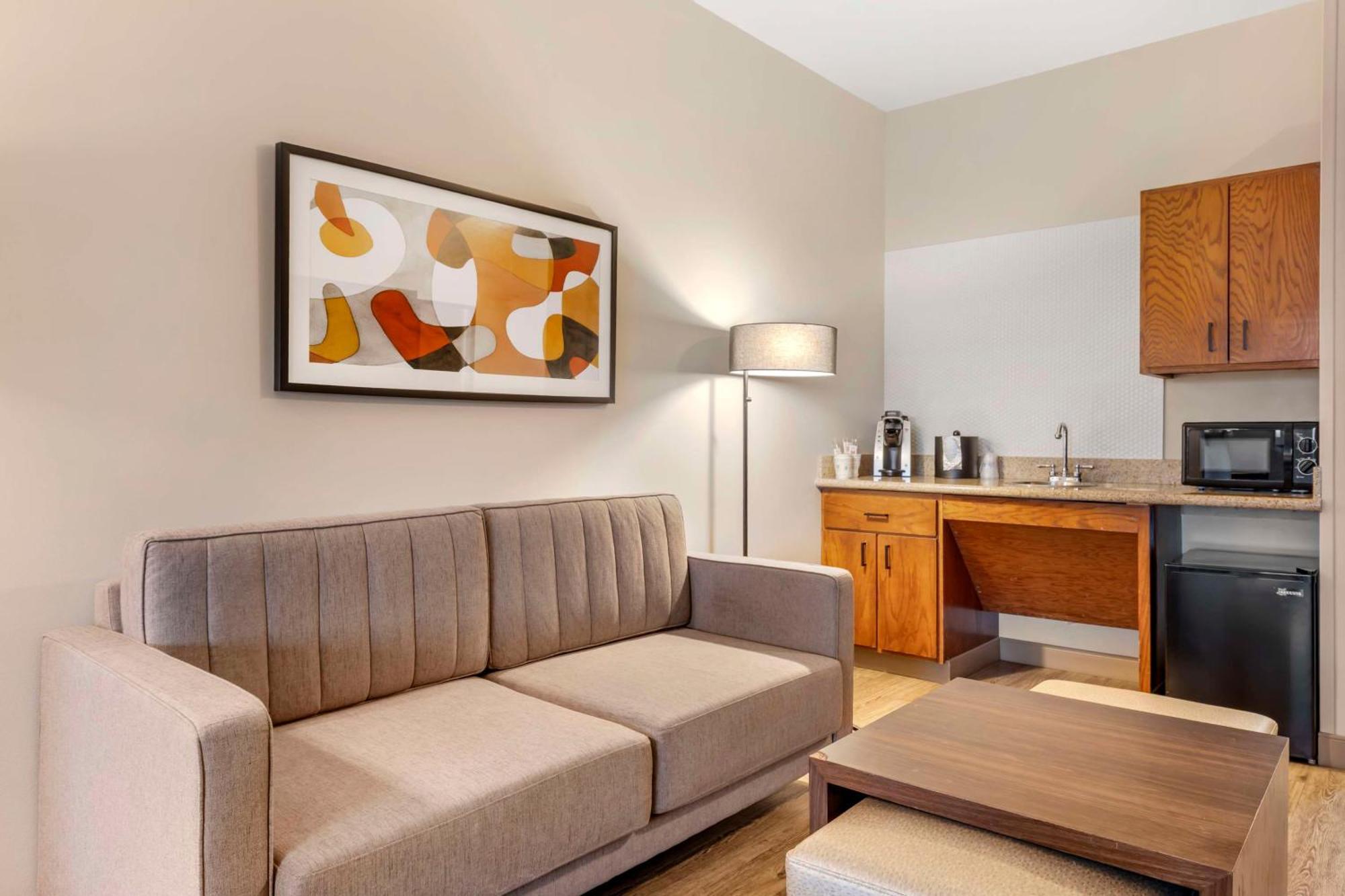בראונווד Best Western Plus Riata מראה חיצוני תמונה