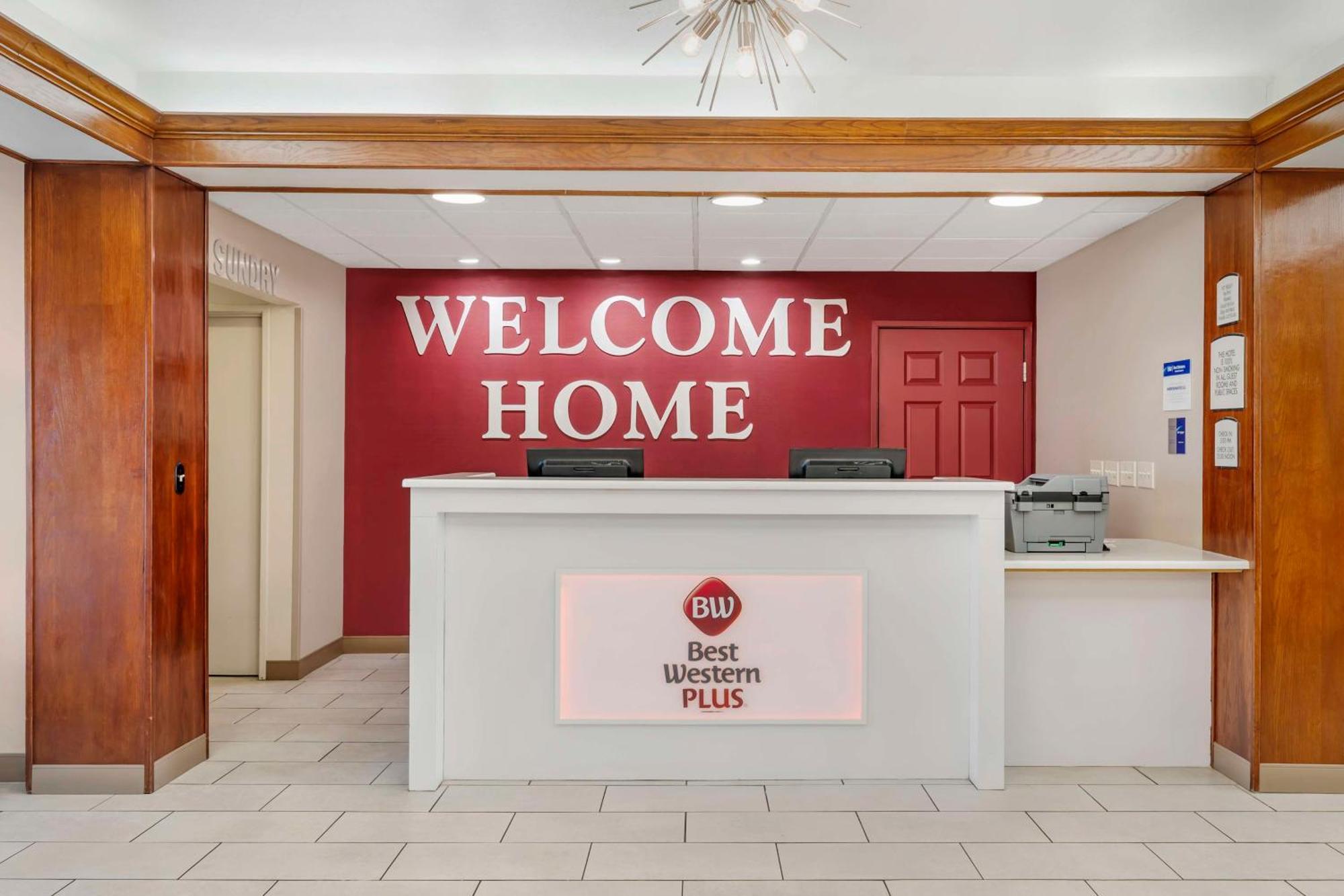 בראונווד Best Western Plus Riata מראה חיצוני תמונה